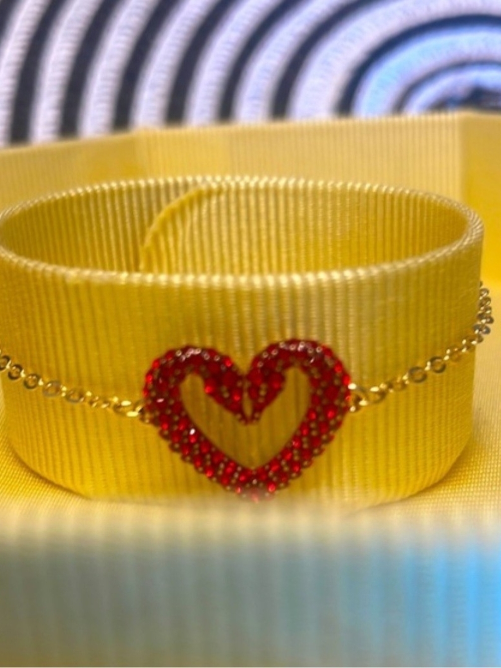 Swarovski Una Heart Bracelet (Article no. 5634724), a romantic gold-tone plated - Picture 3 of 8